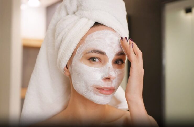 woman add Face Moisturizer
